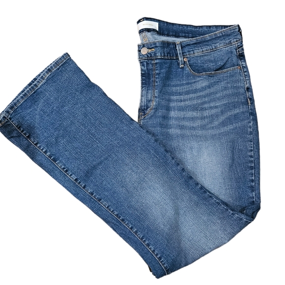 Levi's Mid Rise Bootcut Jeans.‎ - Picture 4 of 7